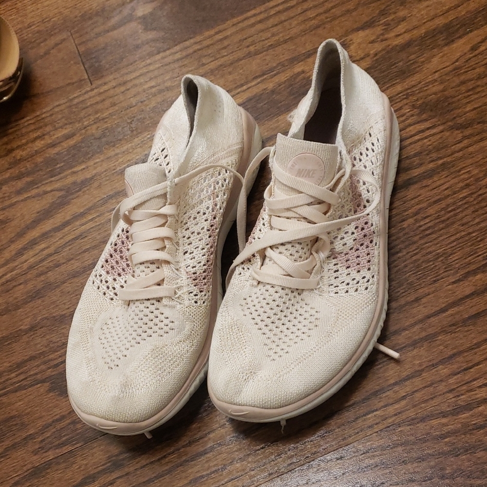 Nike Blush Pink Flyknits Size 8